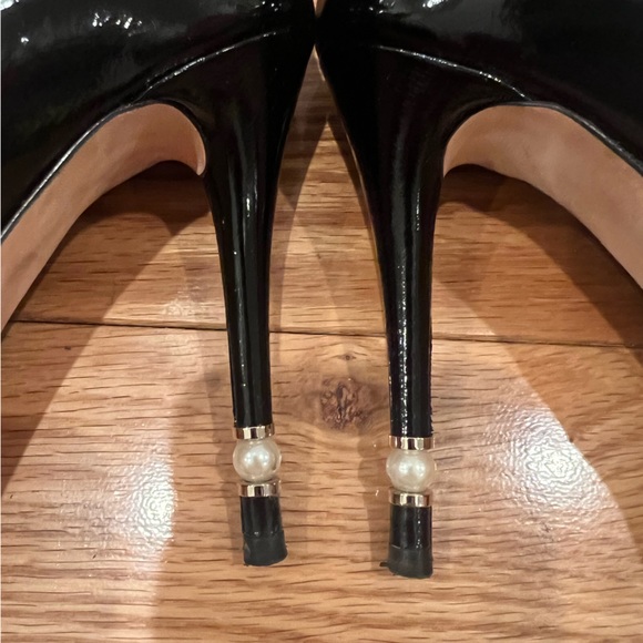 CHANEL PATENT LEATHER PEARL EMBELLISHED HEEL - Picture 12 of 12